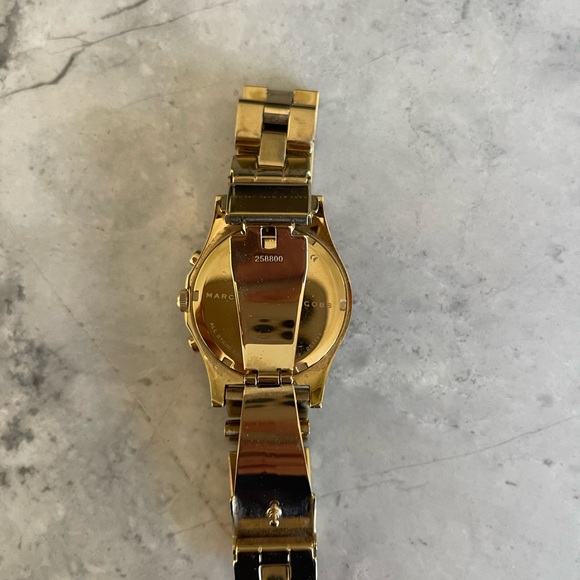Marc by Marc Jacobs Gold Watch - Picture 3 of 7